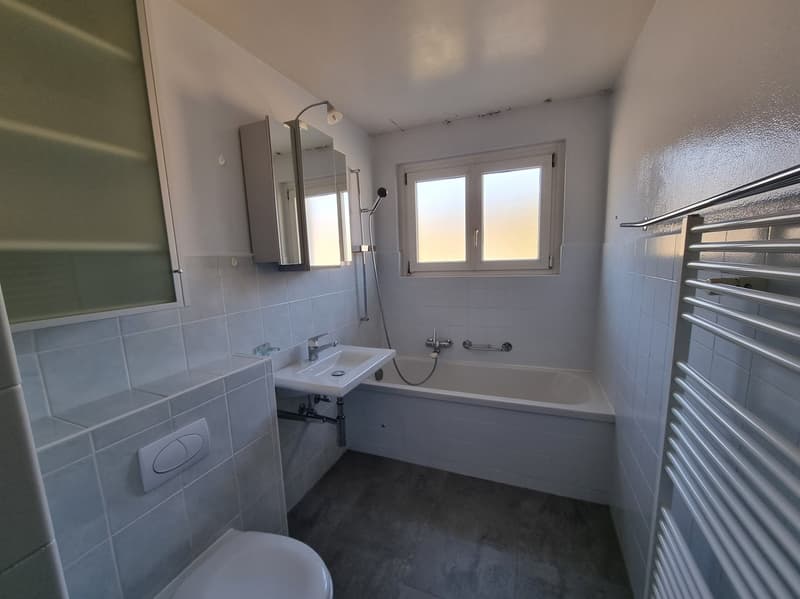 Spacious 4.5-room apartment with balcony in Couvet (15)