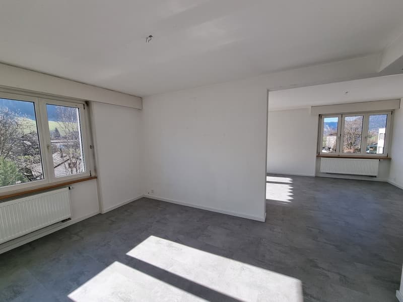 Spacious 4.5-room apartment with balcony in Couvet (4)