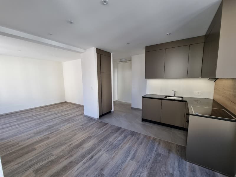 Wohnung 2.5 Zimmer renoviert im Zentrum von Fleurier (2)