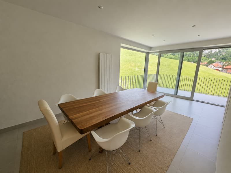 Superbo appartamento triplex di 5 locali al 1° piano con terrazza e giardino (2)
