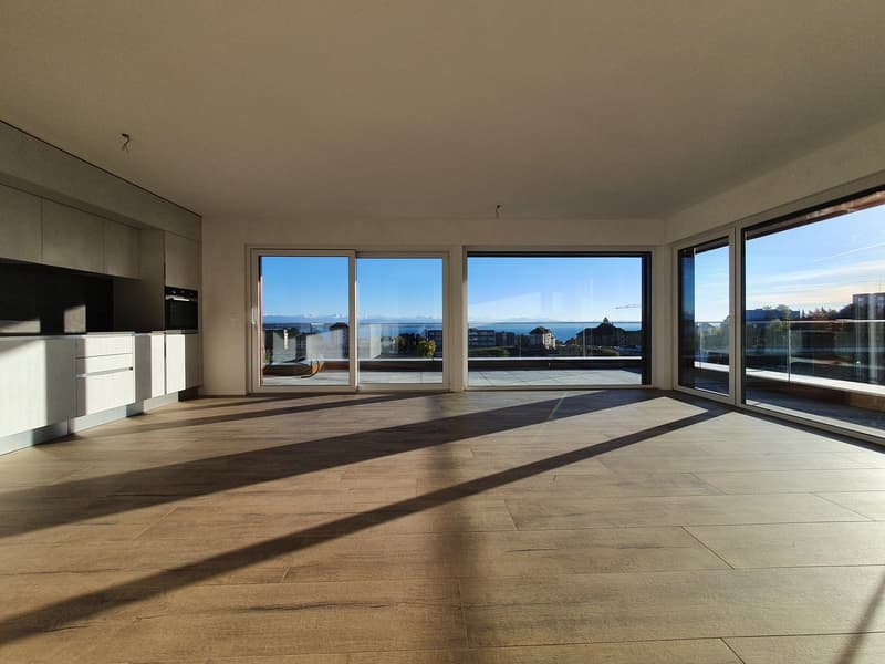 Splendido appartamento in mansarda di 3,5 locali con balcone e vista sul lago (2)