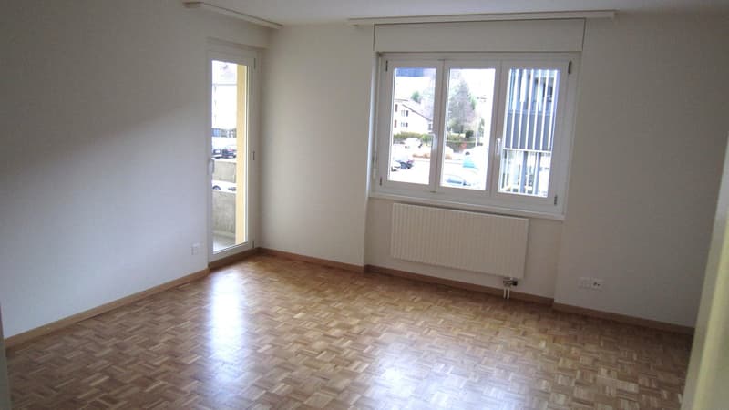 Appartamento luminoso di 3 locali con balcone a Fleurier (2)