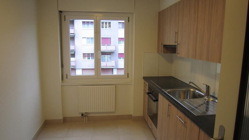 Appartamento luminoso di 3 locali con balcone a Fleurier (1)