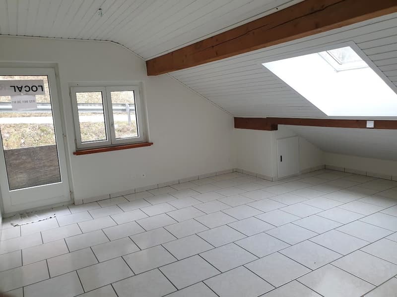 Appartamento mansardato con 3 locali e balcone (3)