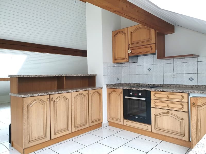 Appartamento mansardato con 3 locali e balcone (2)