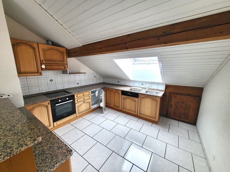 Appartamento mansardato con 3 locali e balcone (1)