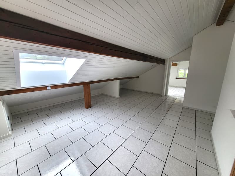 Appartamento mansardato con 3 locali e balcone (4)
