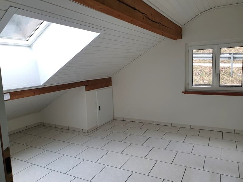 Appartamento mansardato con 3 locali e balcone (7)