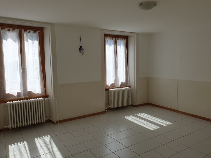 Wohnung mit 3.5 Zimmern, Balkon und Veranda im Zentrum von Fleurier (4)