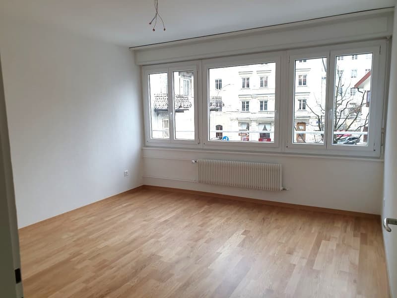 Bello appartamento di 3 locali con balcone e ascensore (3)