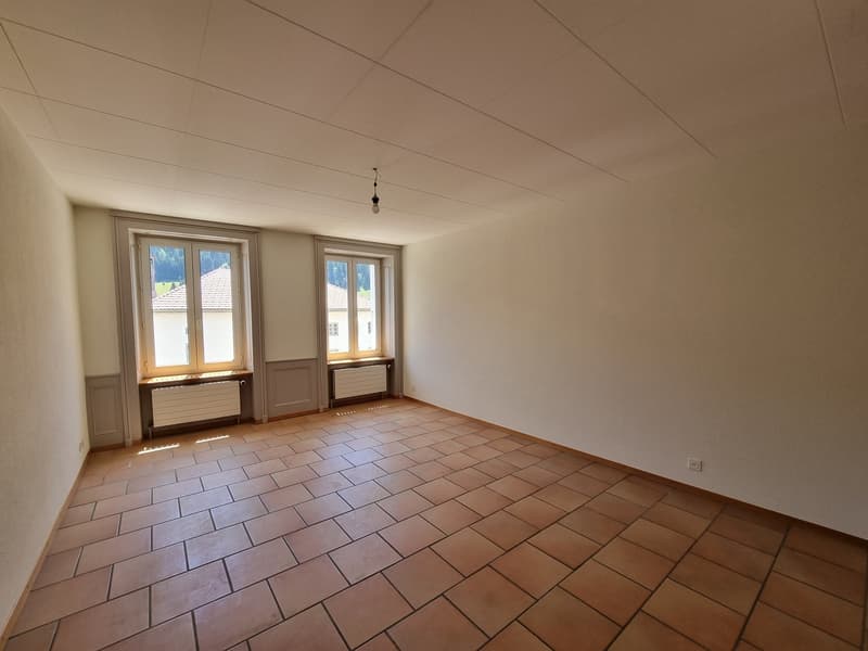 Bello appartamento parzialmente ristrutturato di 4,5 locali con balcone e giardino comune (4)