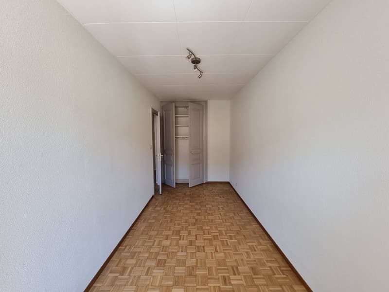 Bello appartamento parzialmente ristrutturato di 4,5 locali con balcone e giardino comune (6)