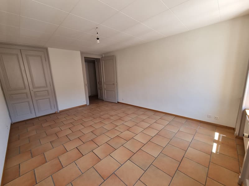 Bello appartamento parzialmente ristrutturato di 4,5 locali con balcone e giardino comune (3)