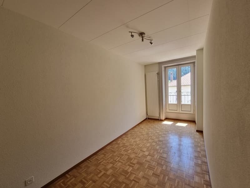 Bello appartamento parzialmente ristrutturato di 4,5 locali con balcone e giardino comune (5)