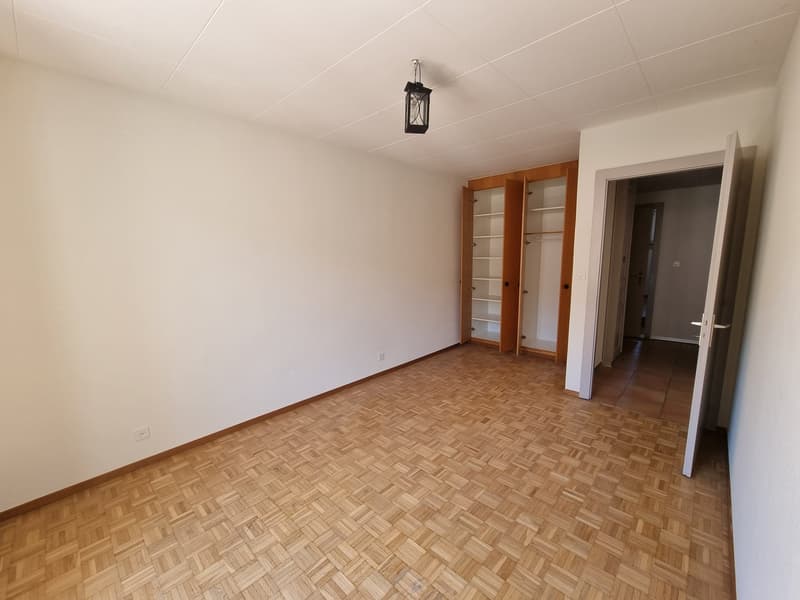 Bello appartamento parzialmente ristrutturato di 4,5 locali con balcone e giardino comune (8)