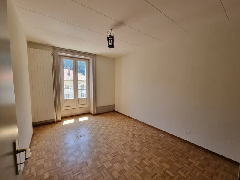Bello appartamento parzialmente ristrutturato di 4,5 locali con balcone e giardino comune (7)