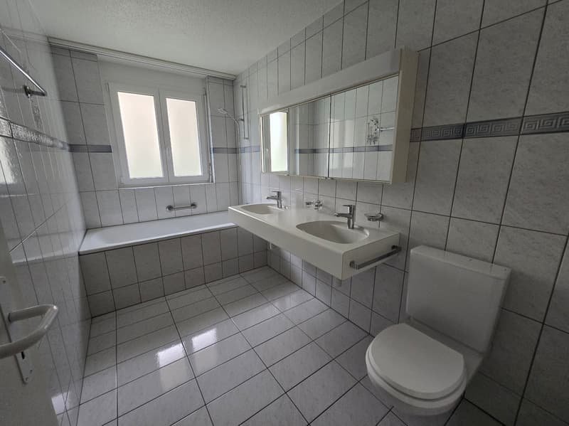 Spacieux appartement de 5 pièces avec balcons à Travers (13)