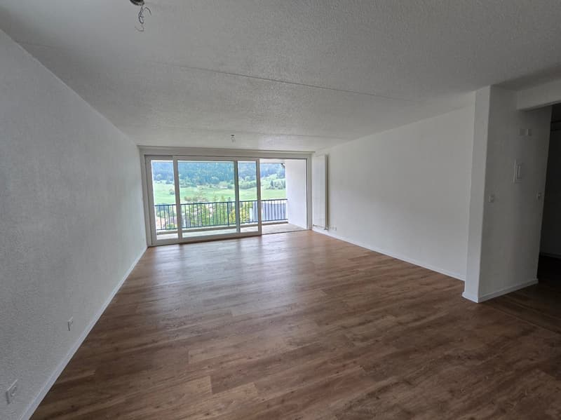 Spacieux appartement de 5 pièces avec balcons à Travers (2)