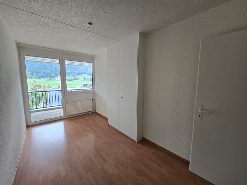 Spacieux appartement de 5 pièces avec balcons à Travers (8)