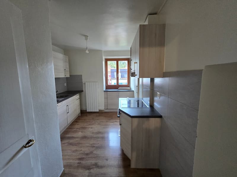 Spacieux appartement de 4 pièces au centre de Fleurier (2)