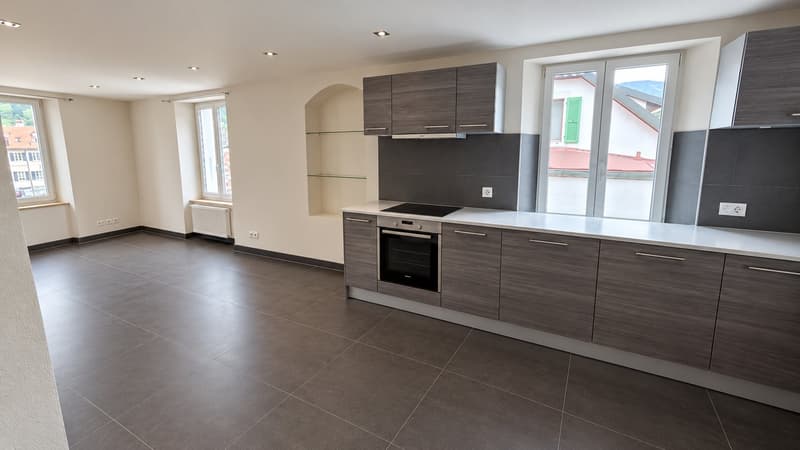 Appartement en duplex entièrement rénové de 2.5 pièces (1)