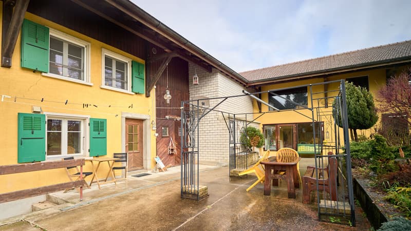 Maison isolée en pleine campagne (1)
