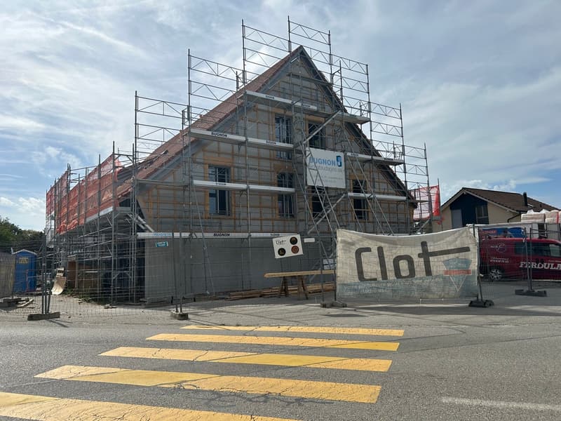 Studio rénové au 1er étage (1)