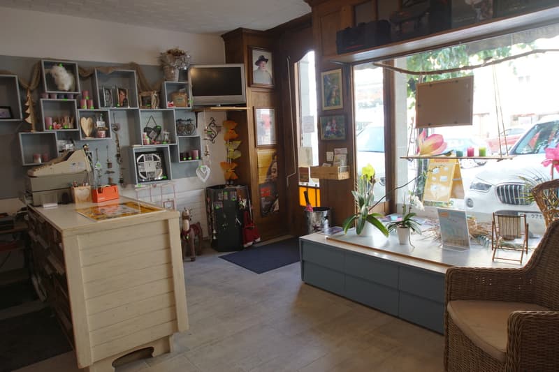 Local commercial avec vitrine dans le centre-ville (2)