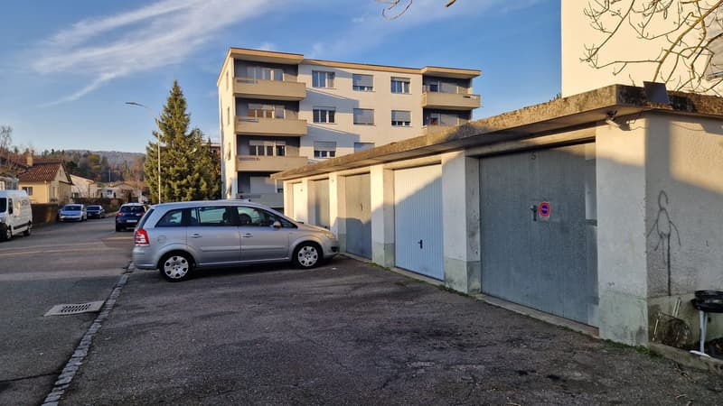 Ensemble von zwei Mietshäusern mit 16 Wohnungen in Bassecourt (4)
