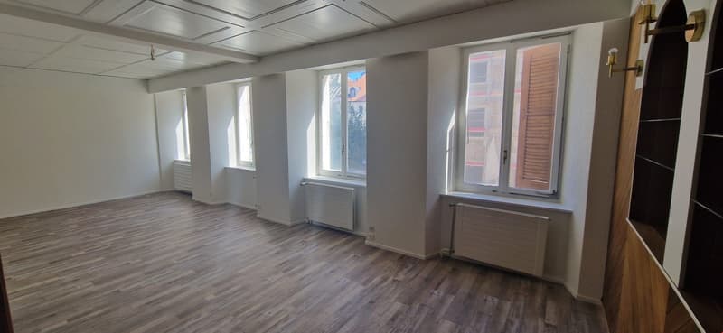 Schönes 4-Zimmer-Apartment im Zentrum von Le Locle (3)