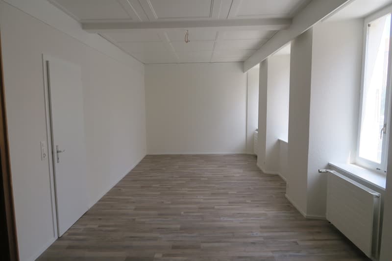 Bel appartement de 4 pièces en plein centre du Locle (2)
