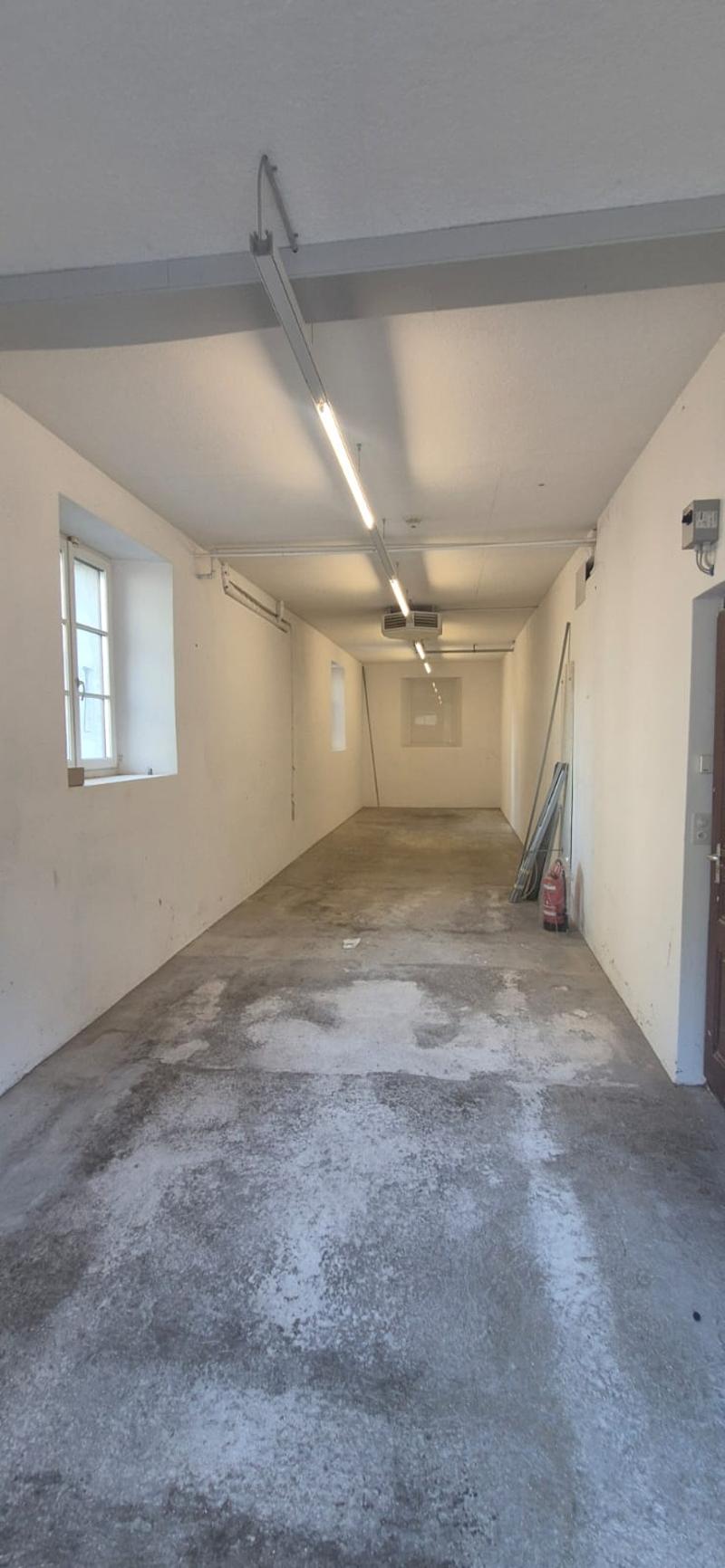 Local commercial avec espace de stockage à louer – Le Locle (1)