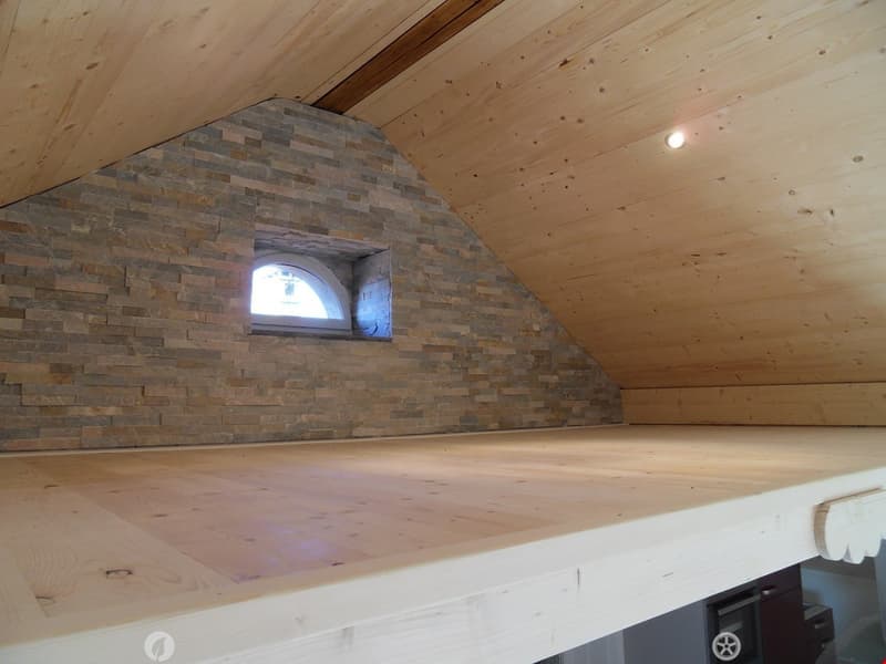 TOP Aussergewöhnliche Dachwohnung mit Galerie ganz Zentral (4)