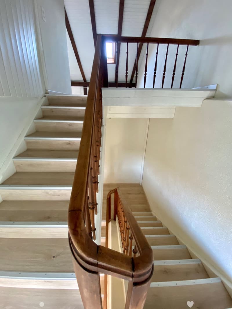 TOP Helle, ruhige Duplex-Dachwohnung 3..5 Zimmer mit Balkon (3)