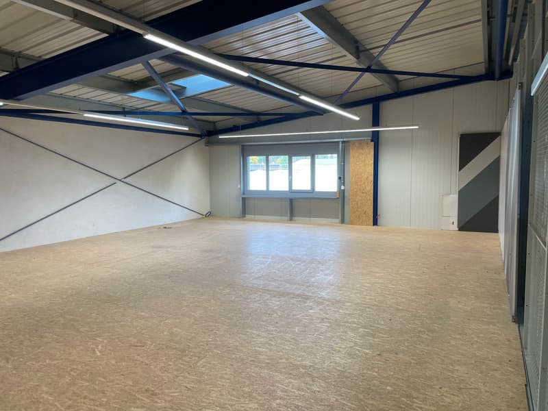 Bright 160 m² storage/industrial space in Siggenthal-Station (2)
