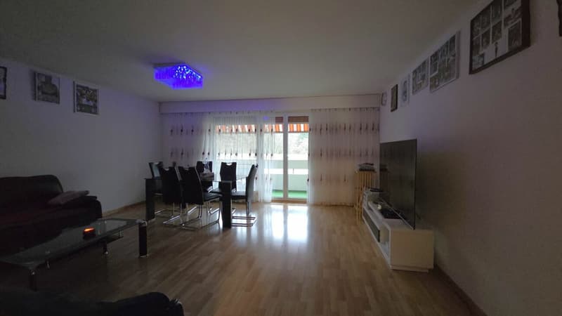 Leben in 4.5 Zimmerwohnung im obersten Geschoss mit Balkon (3)
