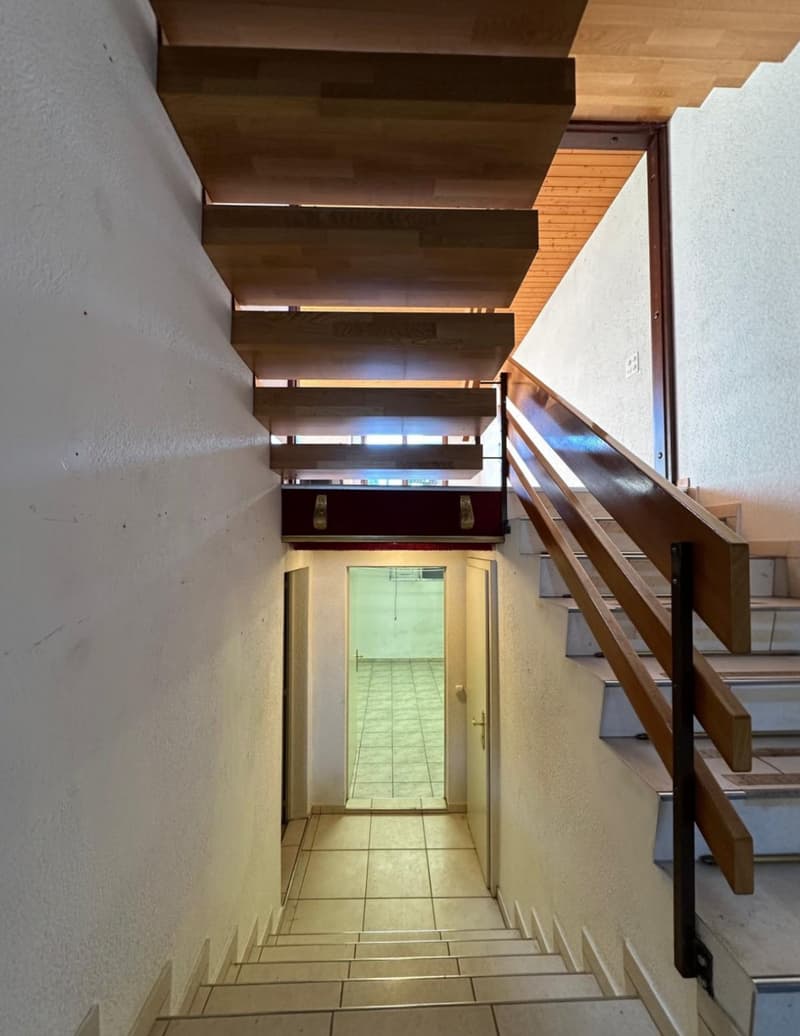 Corner house with potential & XXL garage – ideal for craftsmen and collectors (6)