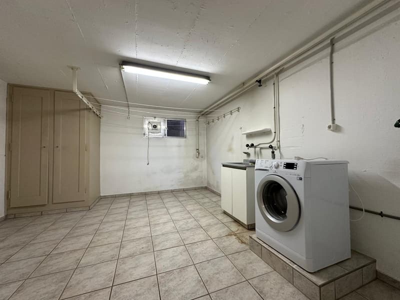 Corner house with potential & XXL garage – ideal for craftsmen and collectors (3)