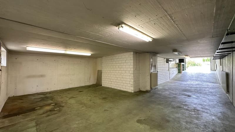 Corner house with potential & XXL garage – ideal for craftsmen and collectors (55)