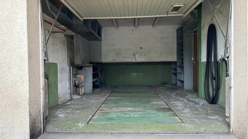 Corner house with potential & XXL garage – ideal for craftsmen and collectors (46)