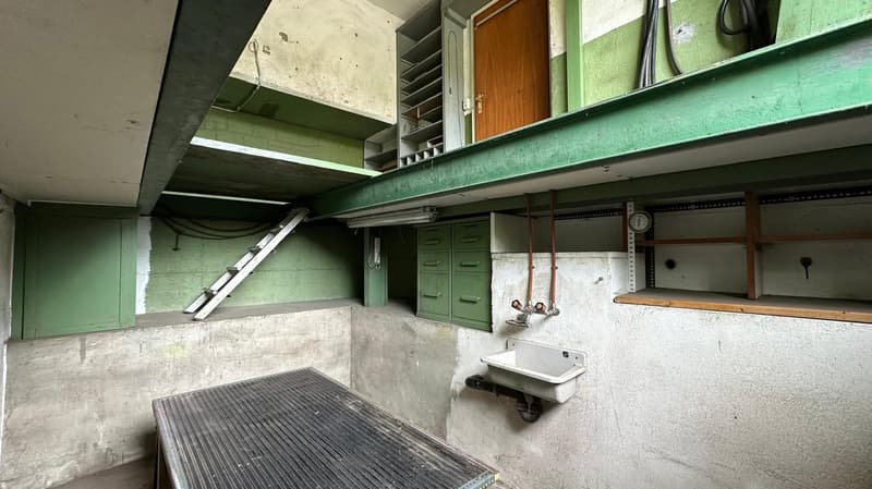Corner house with potential & XXL garage – ideal for craftsmen and collectors (49)