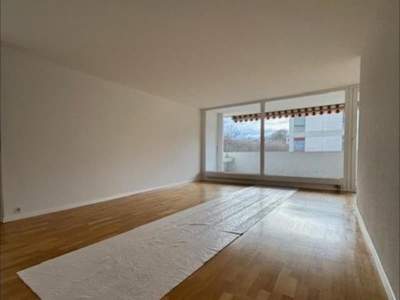 Wohnzimmer (Bild aus vergleichbarer Musterwohnung)