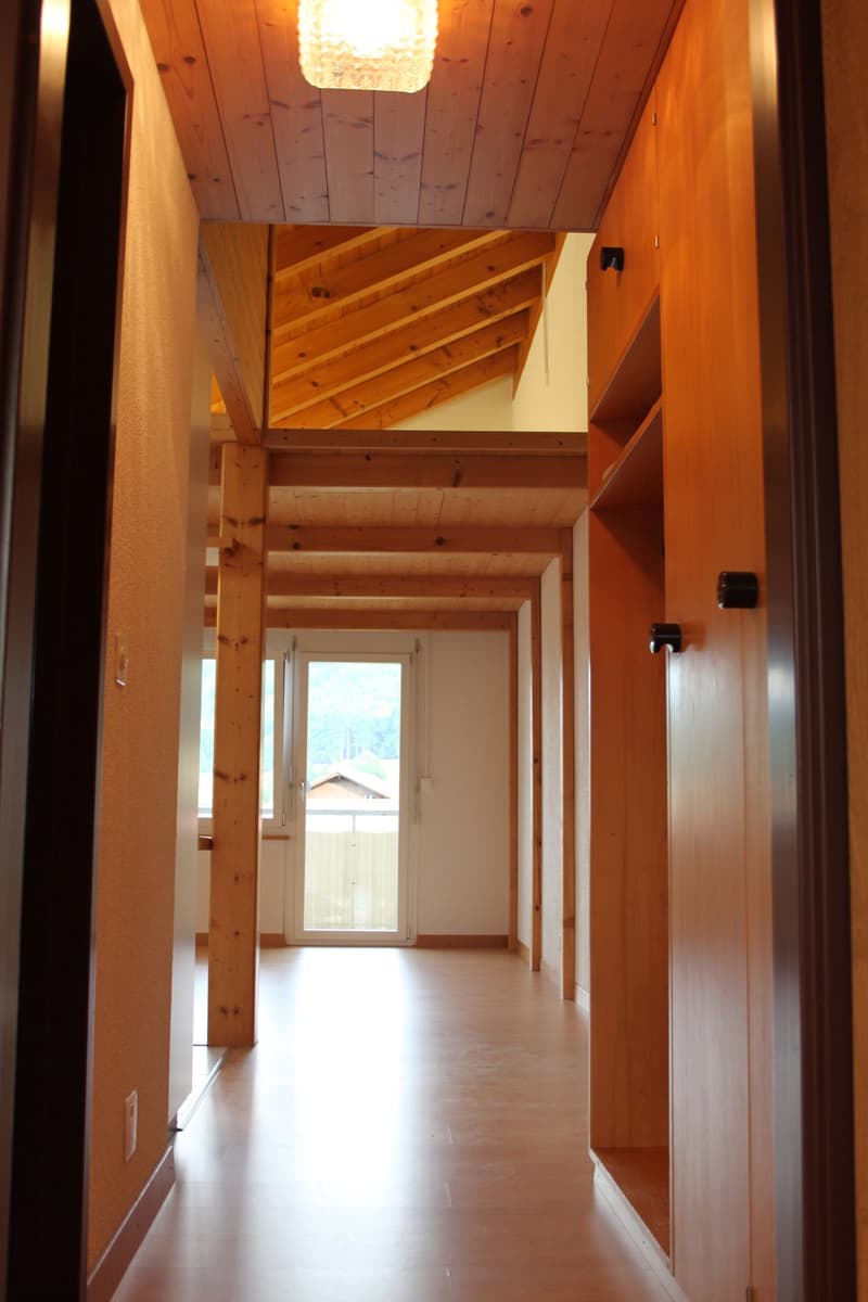 Charmante 2.5-Zimmer-Wohnung mit Bergblick in Spiez (4)