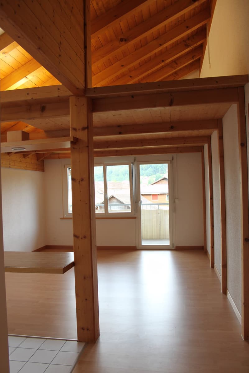 Charmante 2.5-Zimmer-Wohnung mit Bergblick in Spiez (3)
