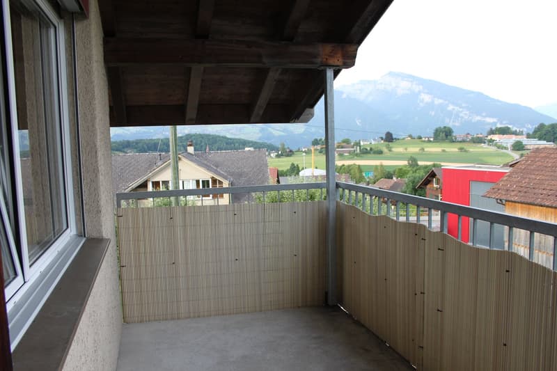 Charmante 2.5-Zimmer-Wohnung mit Bergblick in Spiez (10)