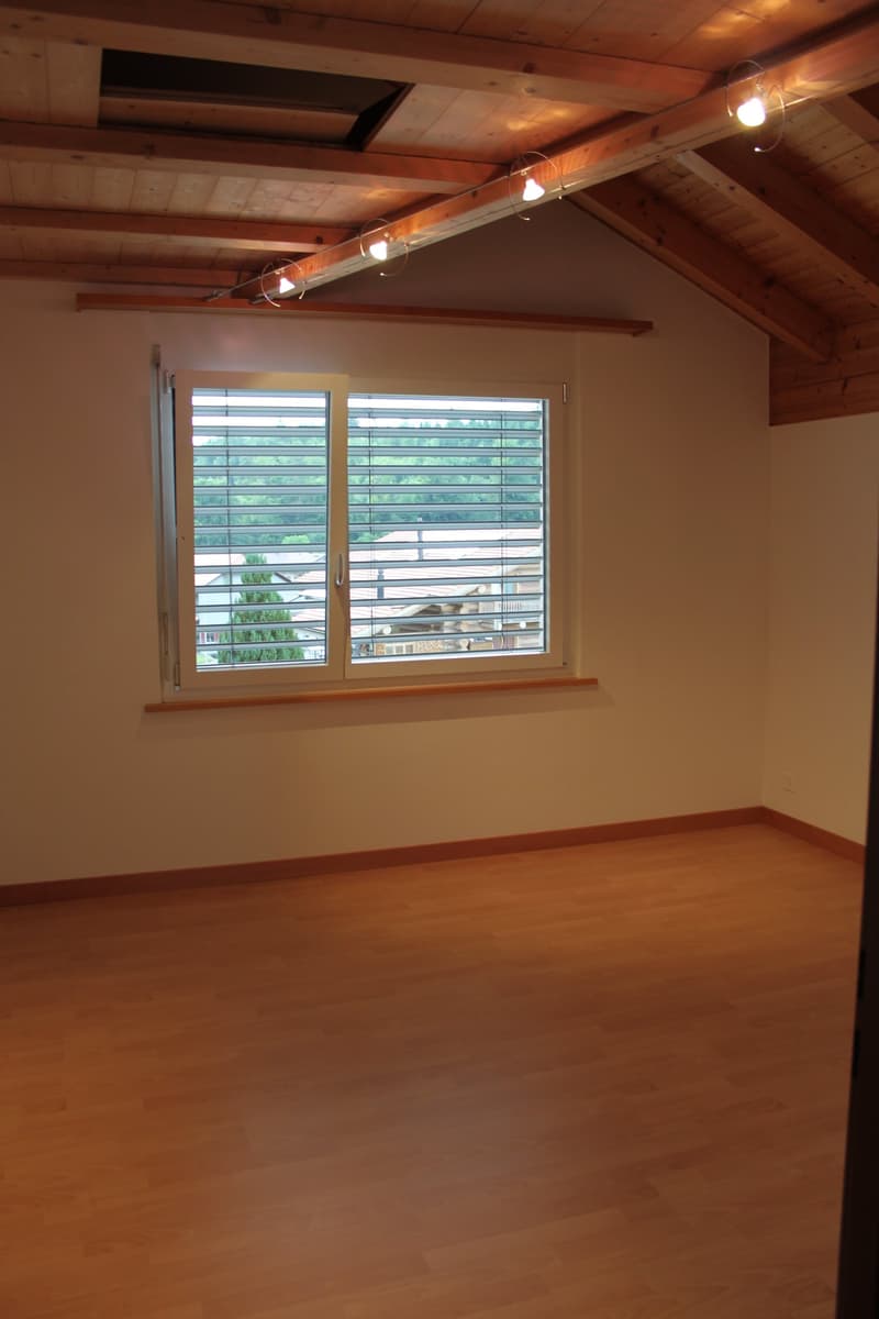 Charmante 2.5-Zimmer-Wohnung mit Bergblick in Spiez (7)