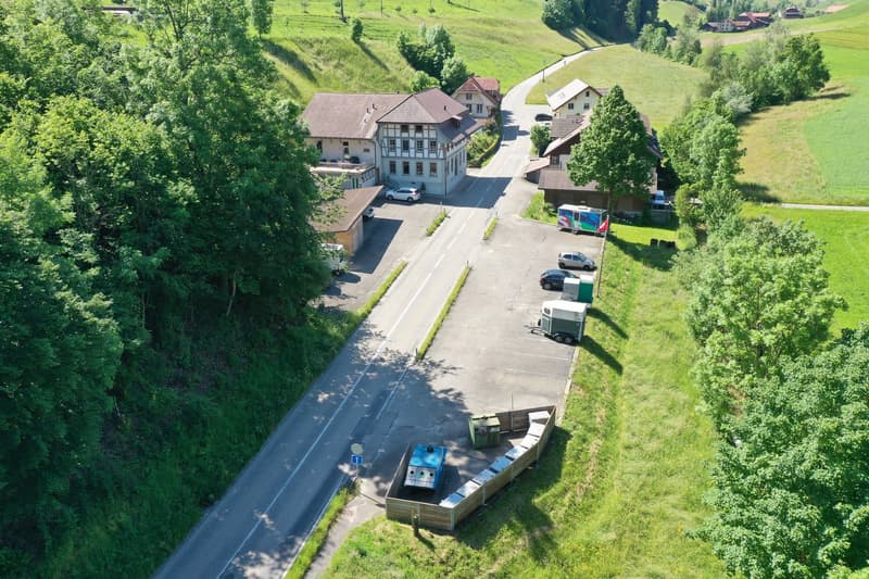 Parcheggio esterno a Schwanden i. E. (4)