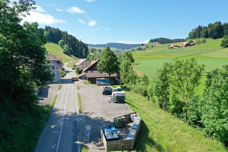 Aussenparkplatz in Schwanden i. E. ... (2)