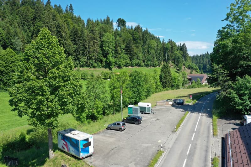 Aussenparkplatz in Schwanden i. E. ... (3)