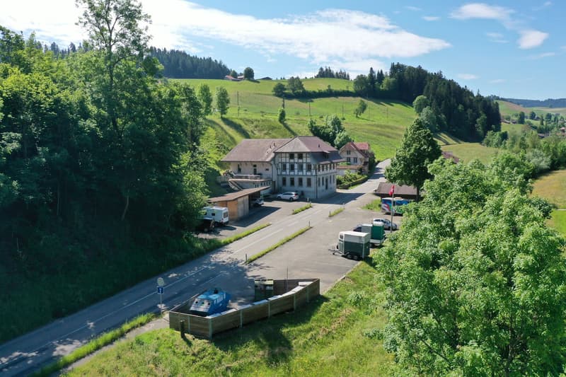 Aussenparkplatz in Schwanden i. E. ... (4)
